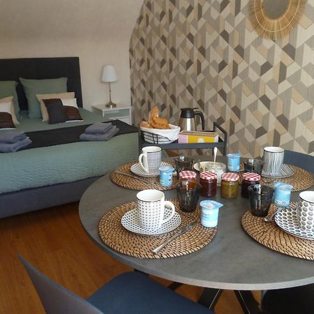 Au Gre Des Marees, 1 Chambre Avec Petit Dejeuner Hanvec Exterior foto
